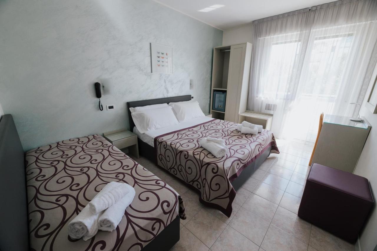 Hotel Gloria لينانو سابيادورو المظهر الخارجي الصورة