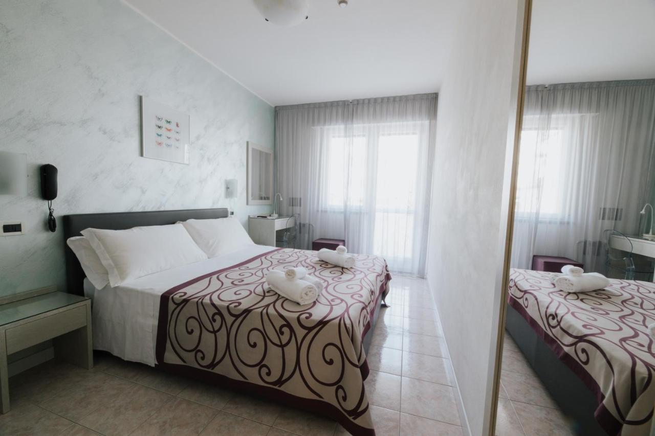Hotel Gloria لينانو سابيادورو المظهر الخارجي الصورة