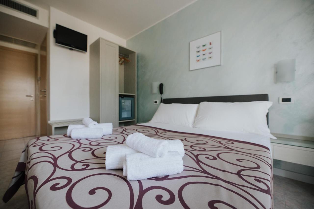 Hotel Gloria لينانو سابيادورو المظهر الخارجي الصورة