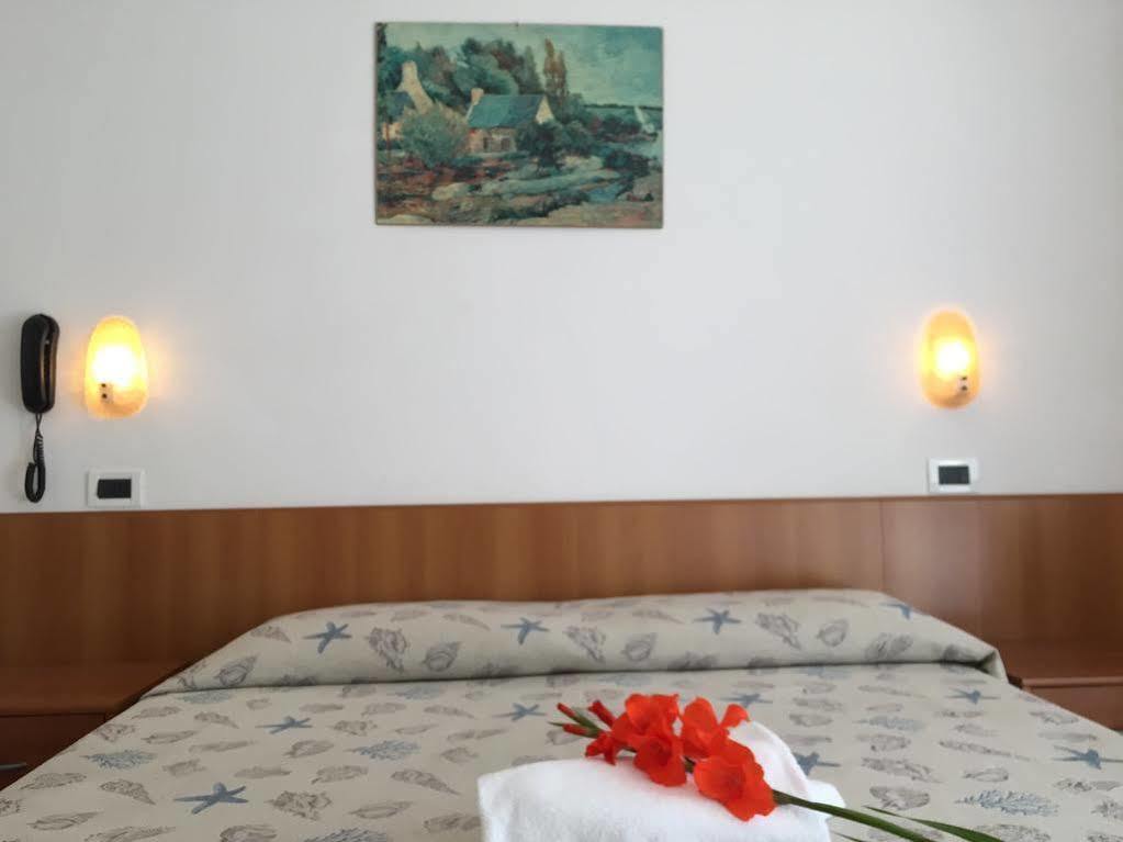 Hotel Gloria لينانو سابيادورو المظهر الخارجي الصورة